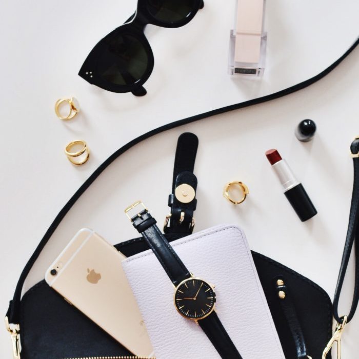 8 Essential Things to Always Keep in Your Handbag